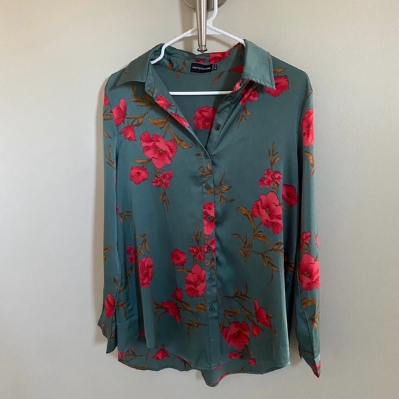 PrettyLittleThing Green Floral Button-Up Blouse – Size US 2 Tall - Picture 3 of 3